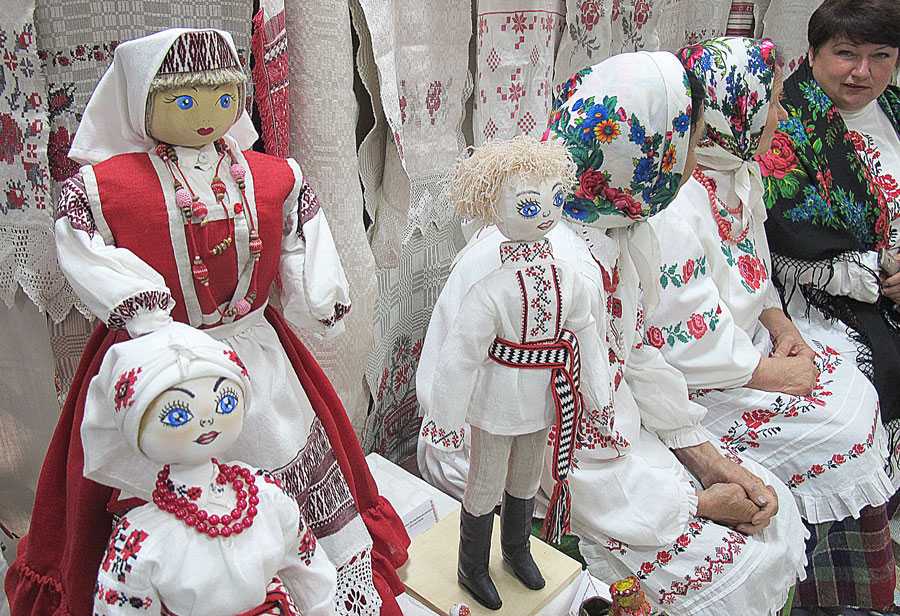 На ежегодном конкурсе национальных костюмов в китае первое и третье призовые места достались беларуси и россии