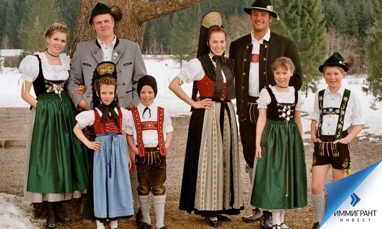 По одежде австрийца легко можно было определить его семейное положение, откуда он родом, к какой вере принадлежит и каким ремеслом занимается